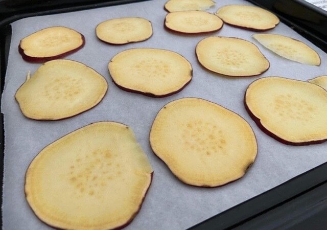 ノンオイルのヘルシーおやつ オーブンで簡単に作れる さつまいもチップス Michill Bygmo ミチル