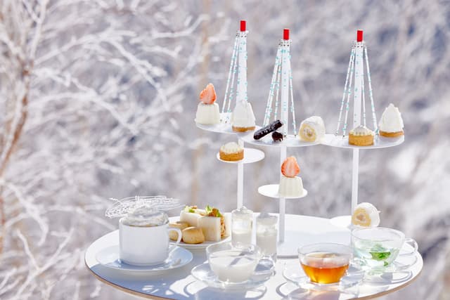 一面雪景色の世界でアフタヌーンティー♡雪山をイメージしたスイーツを頬張る優雅なひと時