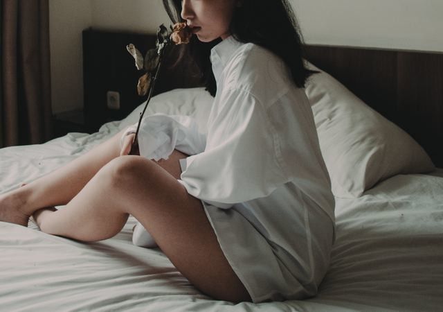 自分から言うのは恥ずかしい…彼を「その気」にさせるテクニック4選