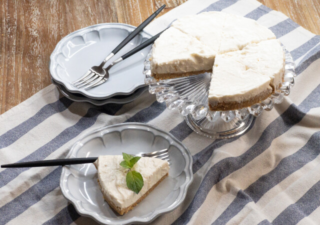 クリームチーズなしでもコク甘なのにカロリーは1／2！レアチーズ風ヨーグルトケーキのレシピ
