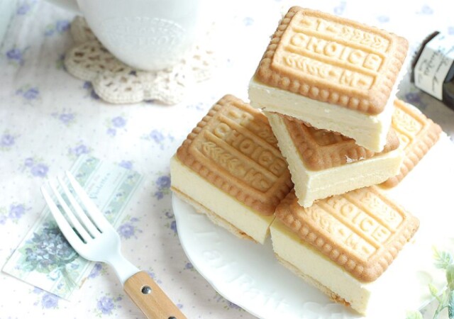 混ぜてチンして固めるだけ！焼かずに簡単！レンジとチョイスで作るクッキーチーズサンドのレシピ