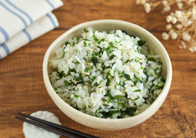 「子供のころ給食で一番好きだった！」「懐かしくて涙でる…」”給食のわかめごはん”再現レシピ