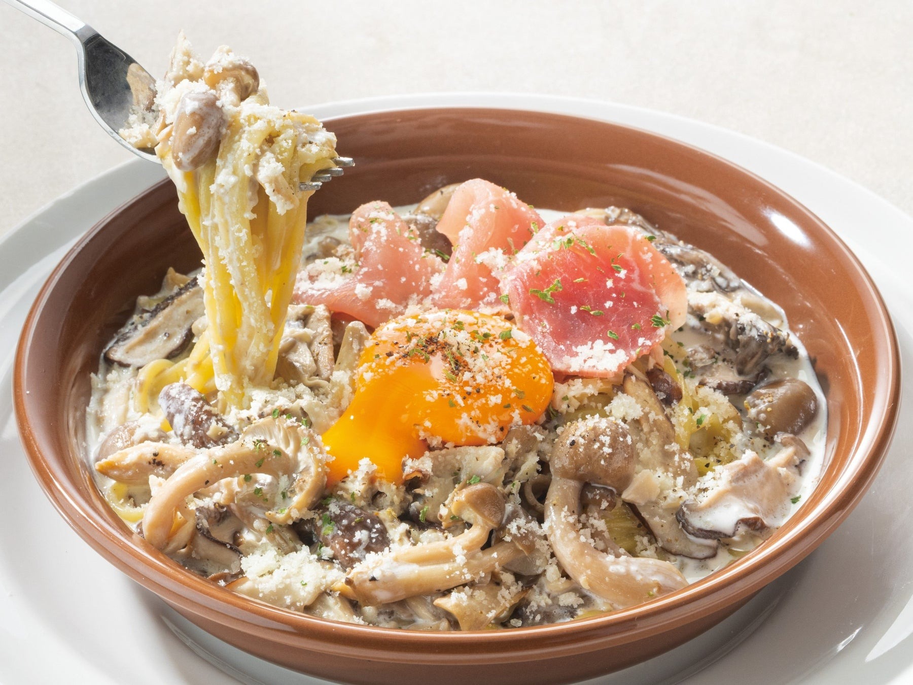 ガストさん…これファミレスで食べれるレベルじゃないって！有名シェフ監修の新作メニュー3選