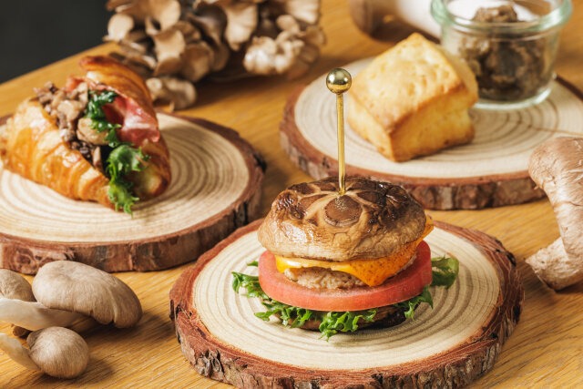 秋の軽井沢で楽しむ限定グルメ！星野×ホクトコラボの「きのこアフタヌーンティー」