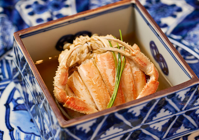 【冬の北陸】加賀で今冬限定の絶品蟹グルメ！九谷焼と地酒のマリアージュを楽しむ贅沢時間