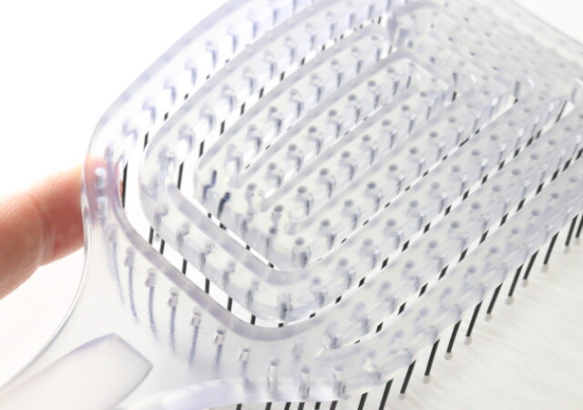 ダイソーの人気商品に大きめサイズ出た～！さらに使い心地がアップ！時短できる優秀ヘアブラシ