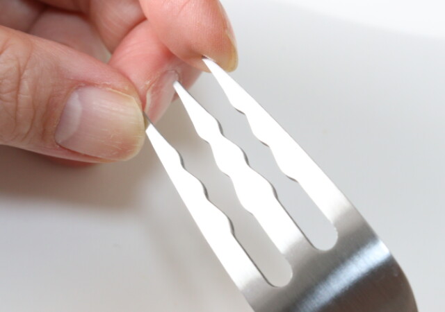 セリアで画期的なの見つけたよ～！「1本でうまく巻き取れて感動」変わったフォークが優秀だった