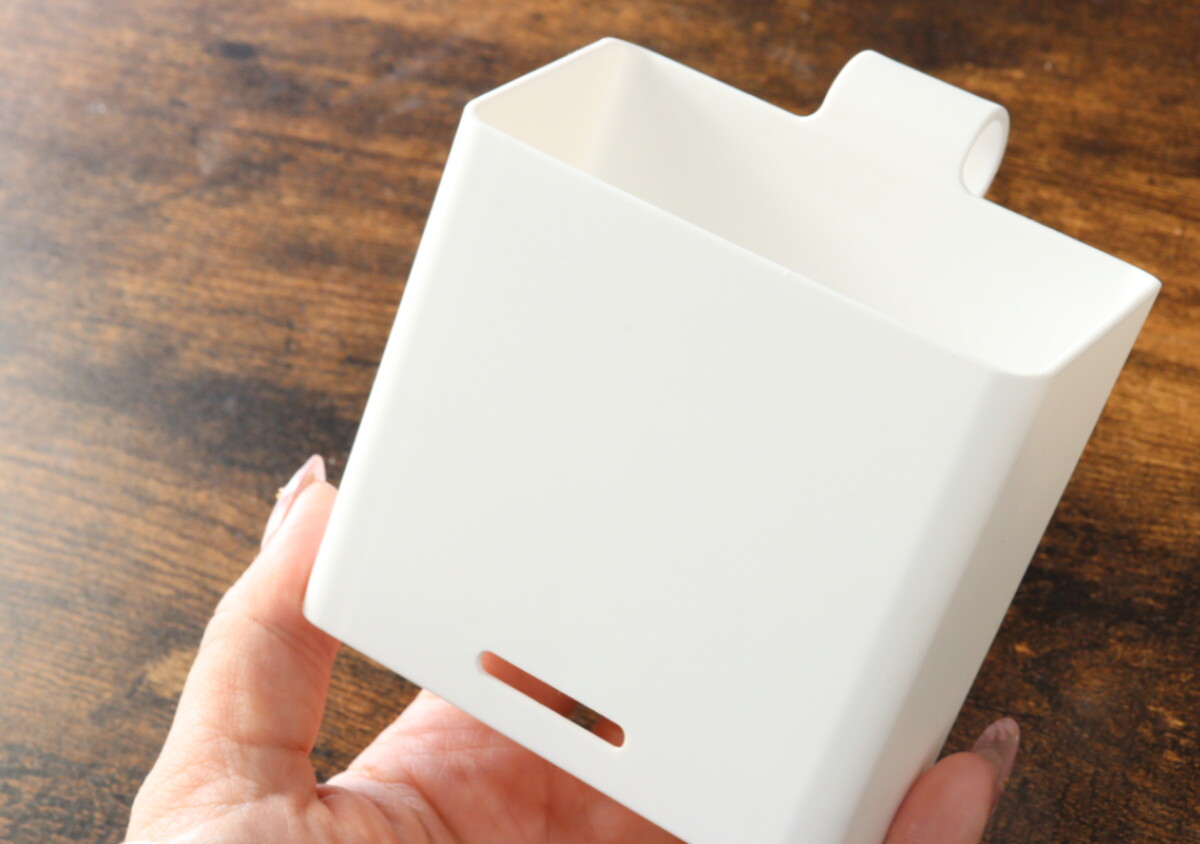 セリアで買い足し決定！家中に吊るすだけで収納スペースが爆誕！水切れの良さも抜群なポケット