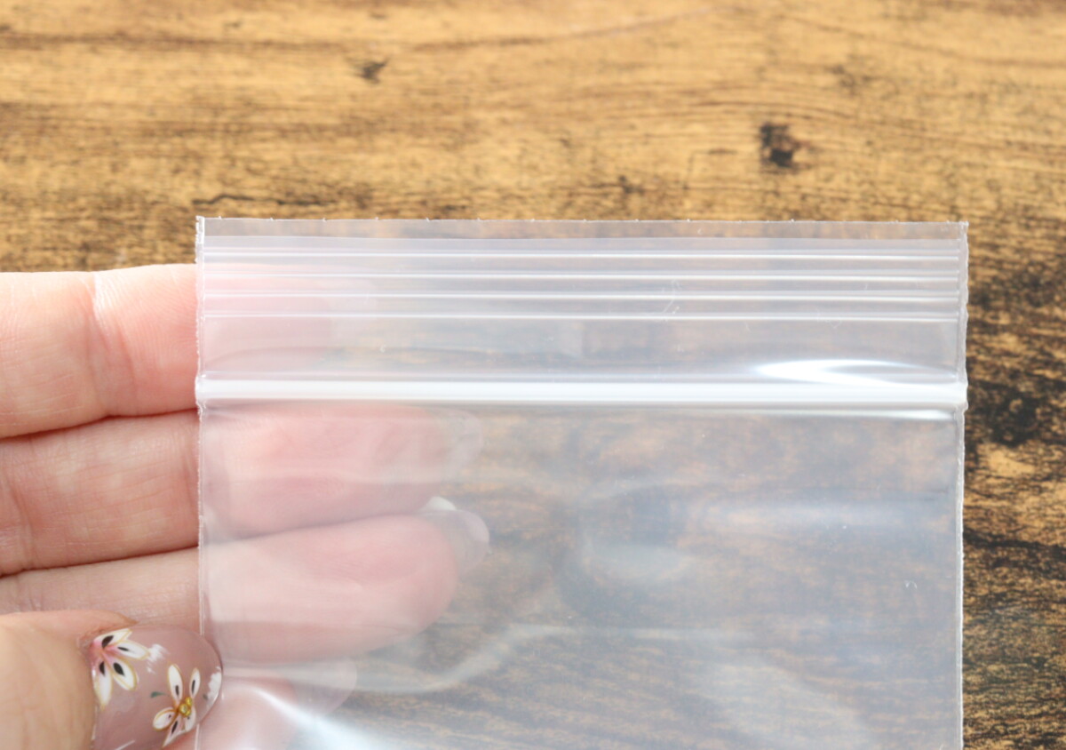 セリアで見つけて即買いでした！ありそうでなかったピッタリサイズ♡専用のチャック付きポリ袋
