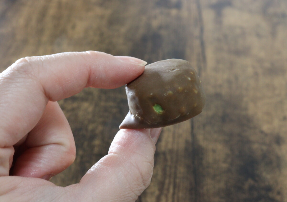 ダイソーでめっちゃ高いのに即売切れ！「高級品がたった200円！」世界的に人気のお菓子が爆誕