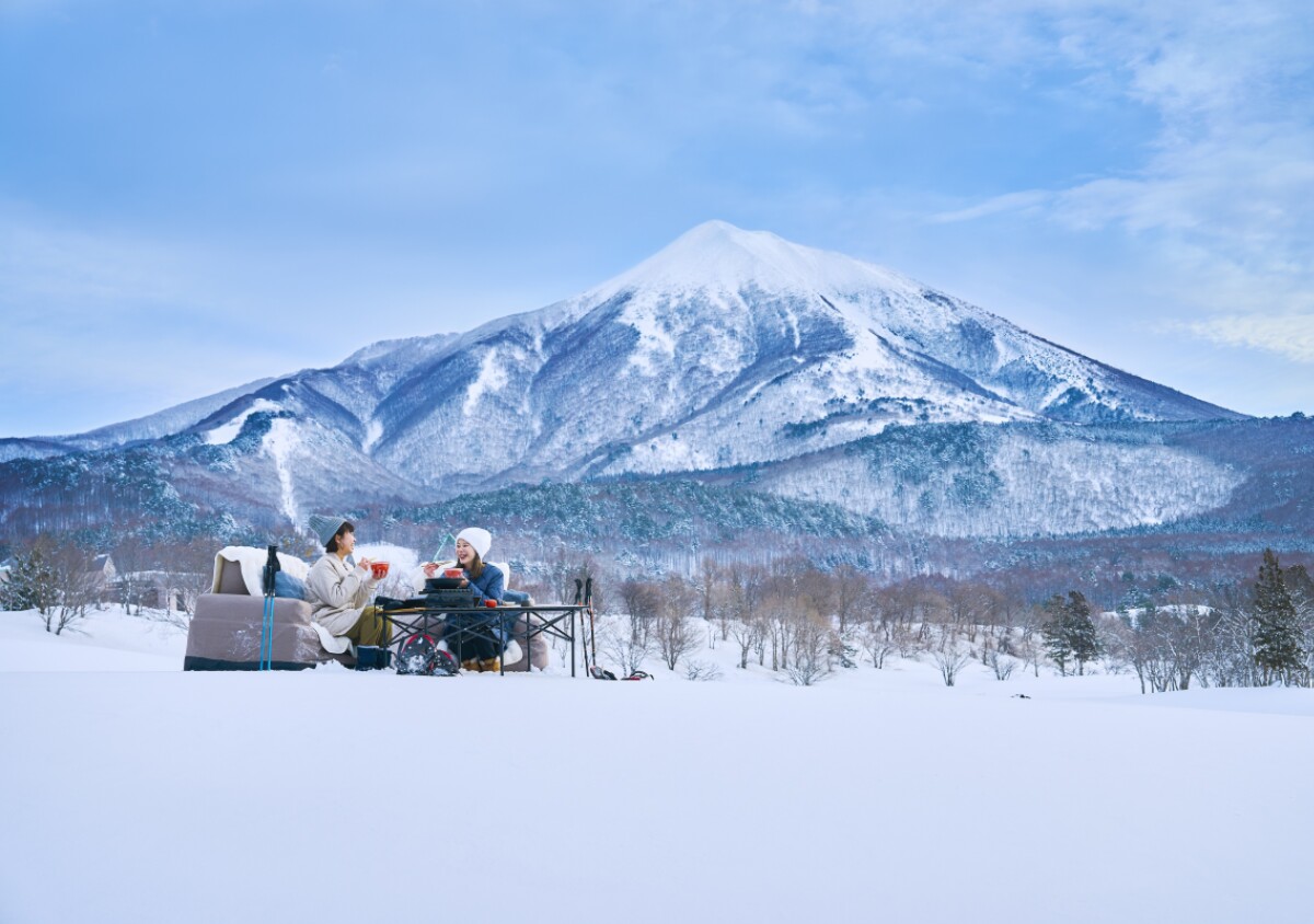 朝焼けの銀世界を独り占め♪福島・磐梯山で1日1組限定「雪原の朝ラー散歩」