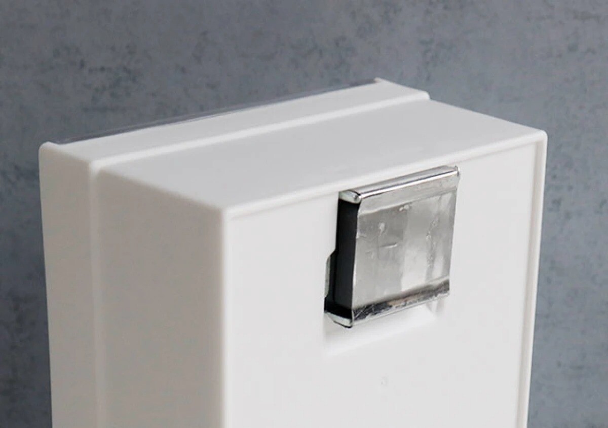 ダイソーのこのタイプ助かる～！「家中で使えるって便利すぎ！」気軽に設置できる収納グッズ3選