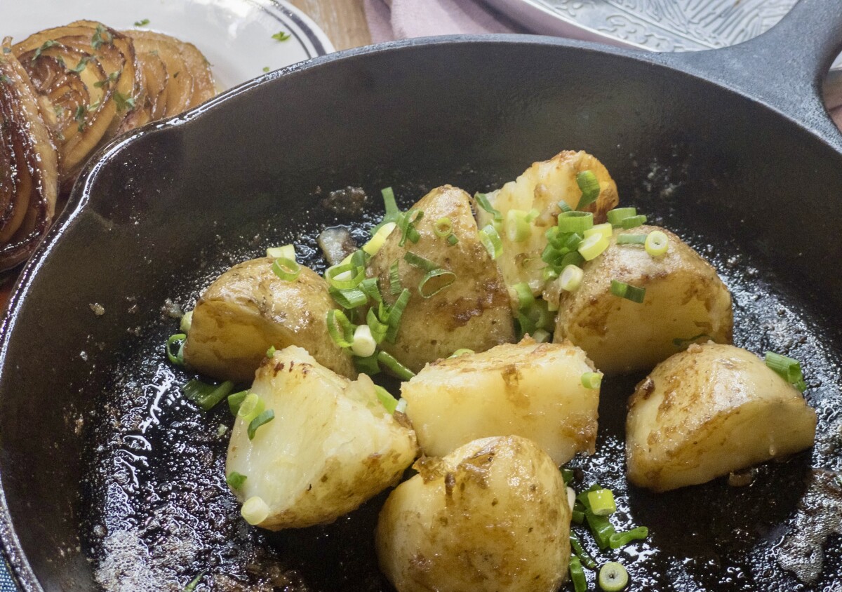 「新じゃがのいちばん美味しい食べ方これかもしれない…」新じゃがの蒸し焼きバター醤油のレシピ