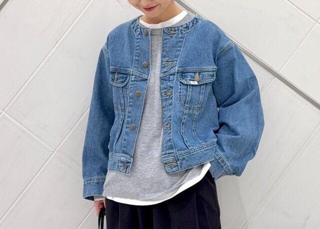 今春のデニムジャケット、おしゃれさんはノーカラーを選んでる！大人のきれいめスタイル5選