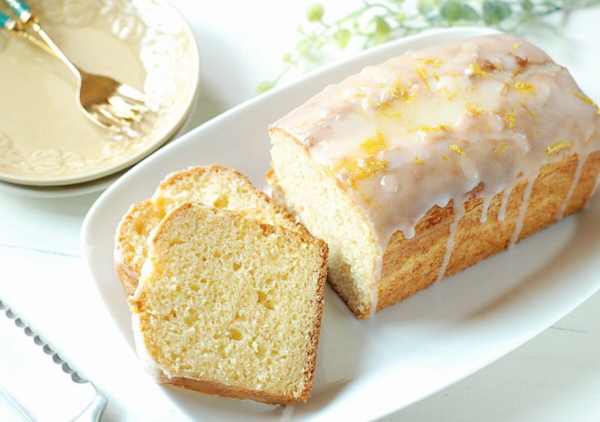 バターなしでもしっとりふわふわ♡まぜて焼くだけの簡単ヨーグルトレモンケーキ