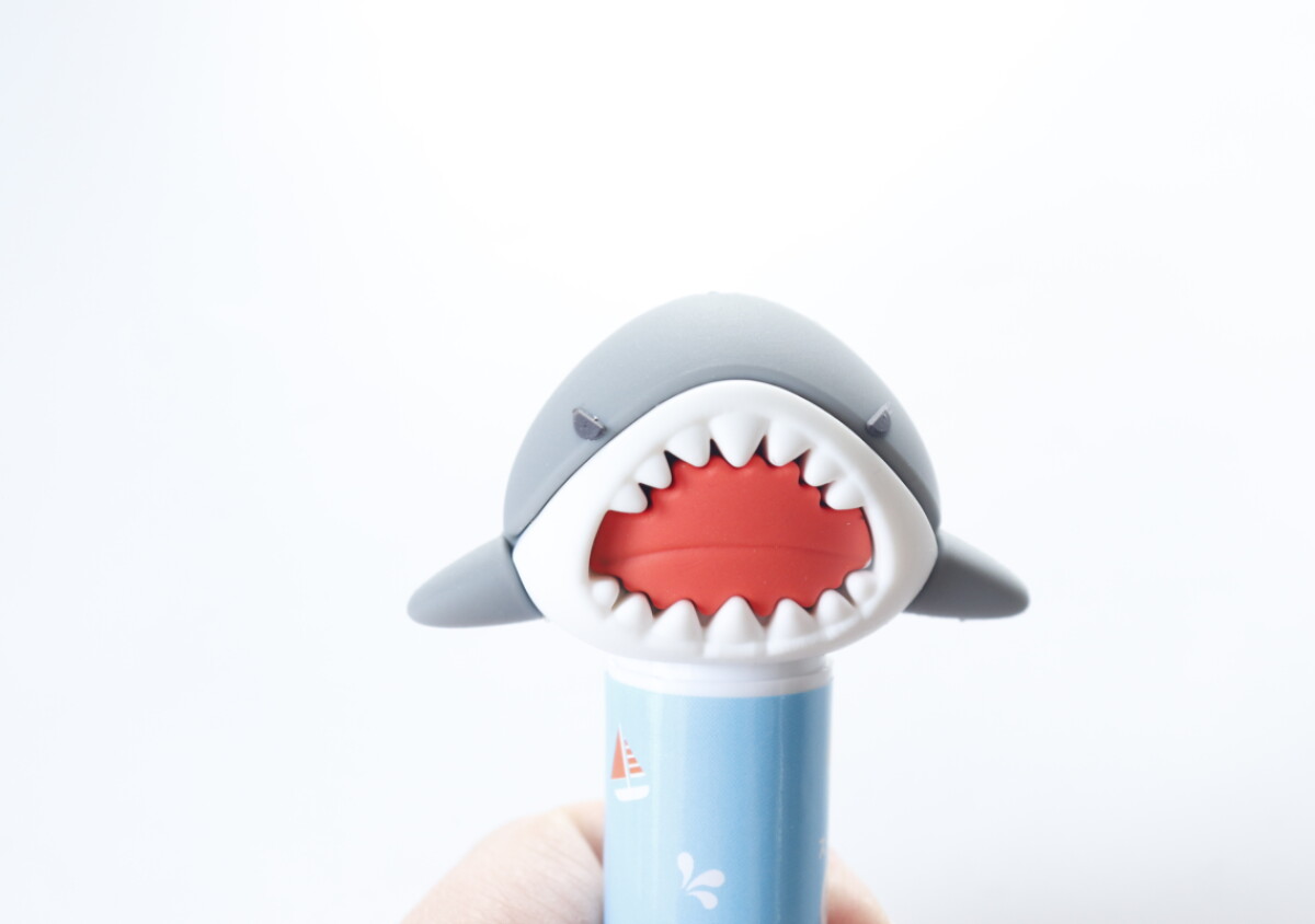 ダイソーで即カゴ行き！「重いけどあえて欲しい」デスクで目が合うと癒やされる100円文具