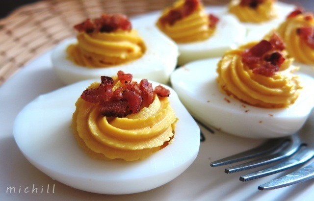 キャラウェイとホースラディッシュのデビルドエッグのレシピ