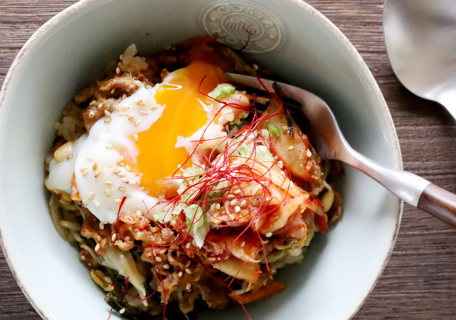 炊飯器ひとつで簡単に完成 甘辛お肉でご飯がすすむ ビビンバ風 炊き込みごはん Michill Bygmo ミチル