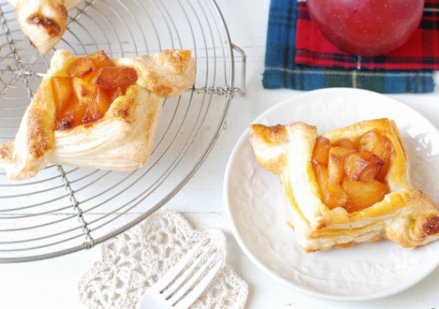 お菓子作り初心者さんも簡単にできる 冷凍パイシートで作る2種の可愛いアップルパイ Michill Bygmo ミチル