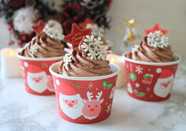 クリスマスにぴったり セリアのクリスマスカップでできる チョコレートカップケーキ Michill ミチル