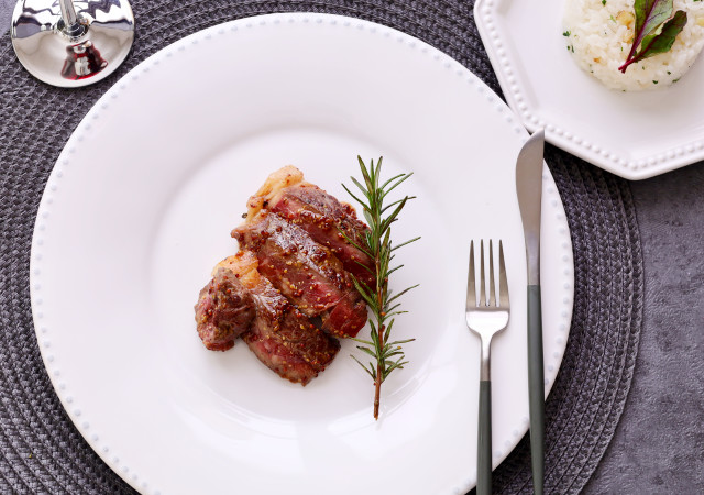 簡単なのにレストランの味 ハニーマスタードソースのサーロインステーキ ガーリックライス Michill ミチル