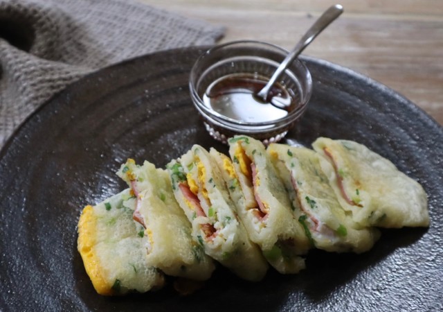 15分で作れる台湾の定番朝ごはん 台湾風たまご焼き 蛋餅 ダンビン Michill ミチル