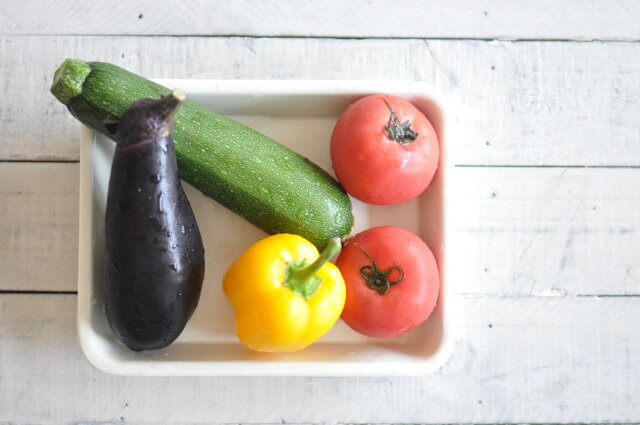 材料を刻んで順番に入れるだけ 簡単 ヘルシー 豆腐と夏野菜のキーマカレー Michill ミチル